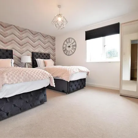 Savoy Court - Free Parking Apartment *