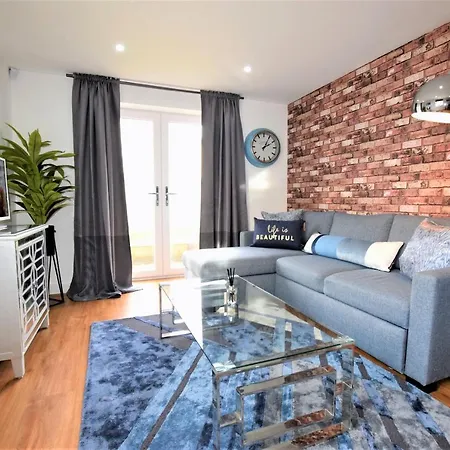 Savoy Court - Free Parking Bristol
