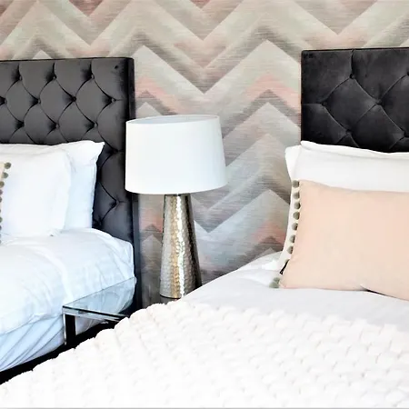 Savoy Court - Free Parking Apartment Bristol
