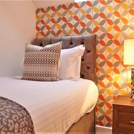 Savoy Court - Free Parking Apartment