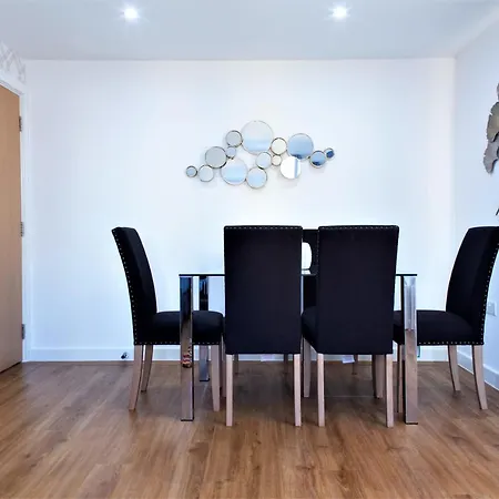 Savoy Court - Free Parking Apartment Bristol