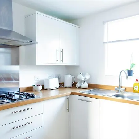 Savoy Court - Free Parking Apartment *