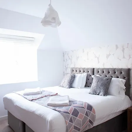 Savoy Court - Free Parking Apartment *