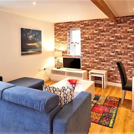 Savoy Court - Free Parking Apartment *