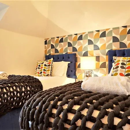 Savoy Court - Free Parking Apartment *