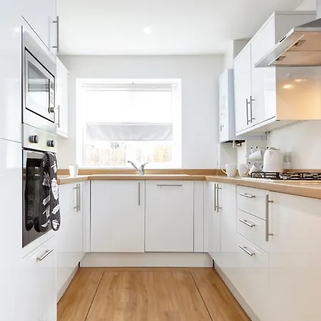Savoy Court - Free Parking Apartment *