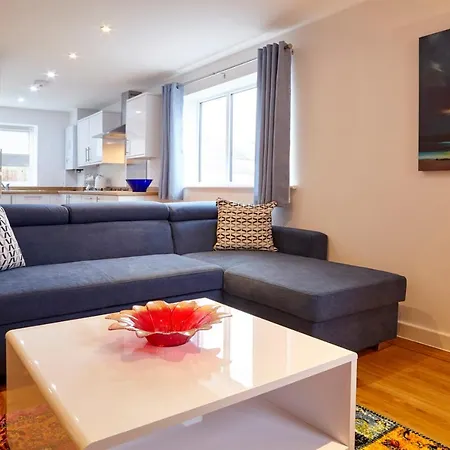 Savoy Court - Free Parking Bristol