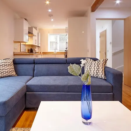 Savoy Court - Free Parking Apartment Bristol